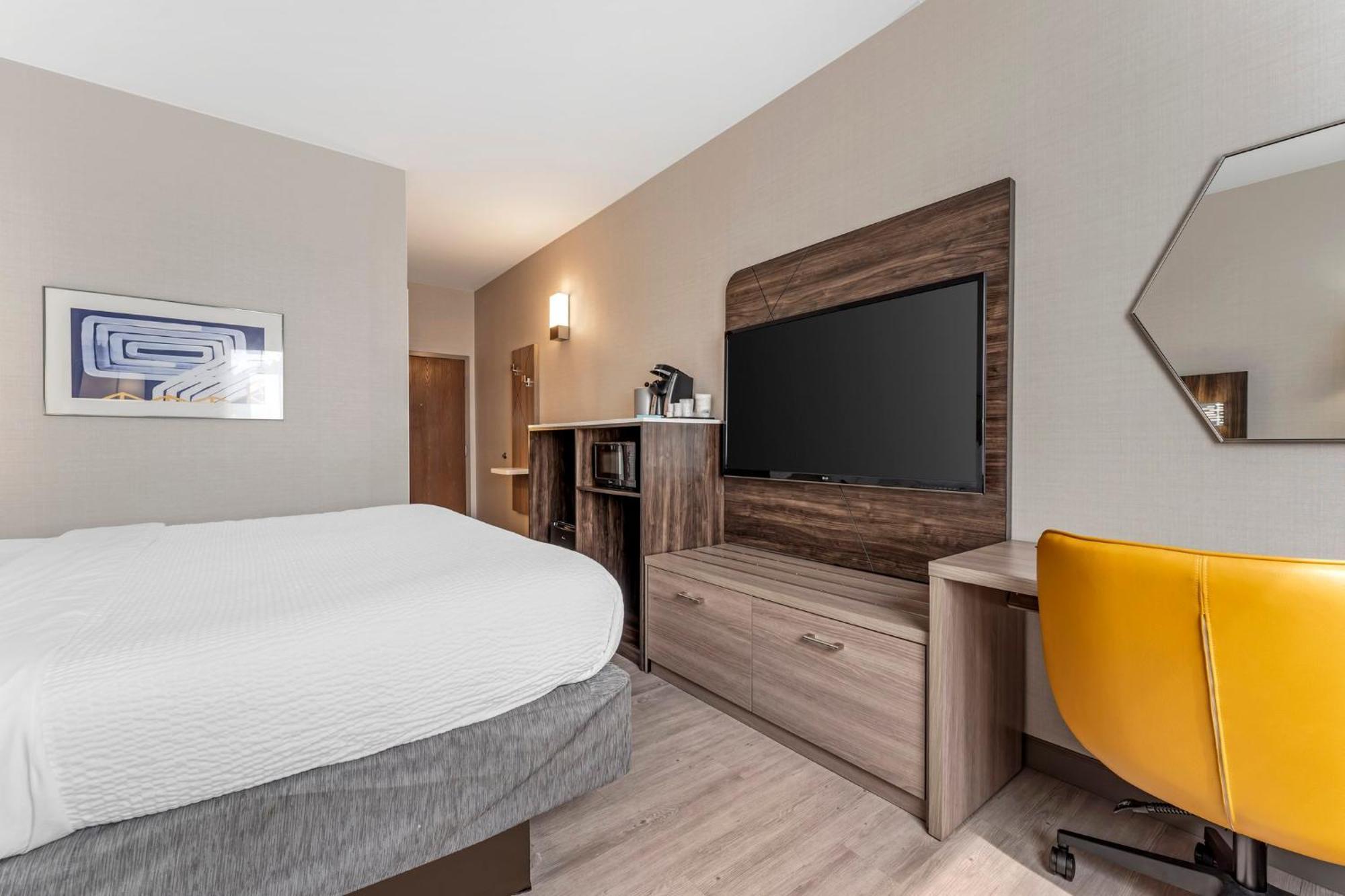 Express Pittsburgh - By Ihg