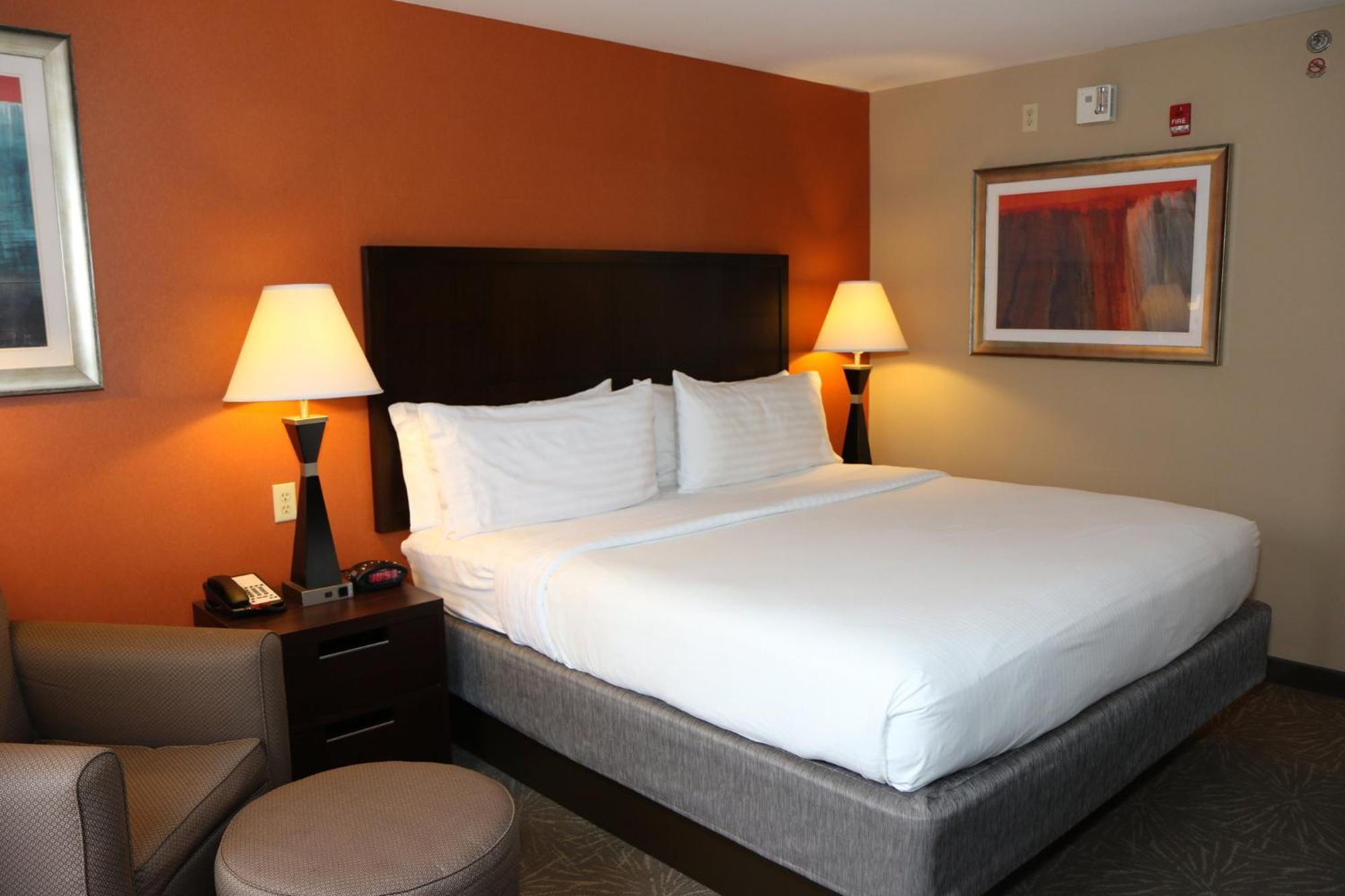 Express Pittsburgh - By Ihg 2*